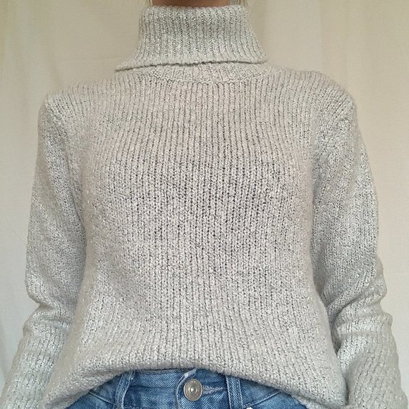 ☁️Brandy Melville Grey Turtleneck☁️ - Picture 1 of 4